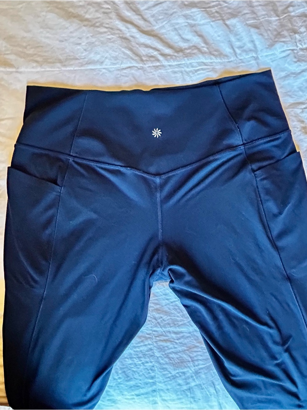Athleta Salutation 7/8 Navy Leggings. XLT